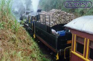 locomotiva Mikado 155(2-8-2) em dia de passeio pr�xima a esta��o de Rio Natal